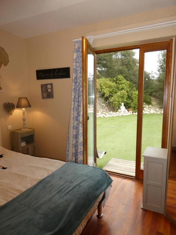 Chambre Le Mas D'Adelice Taulignan Exterior foto